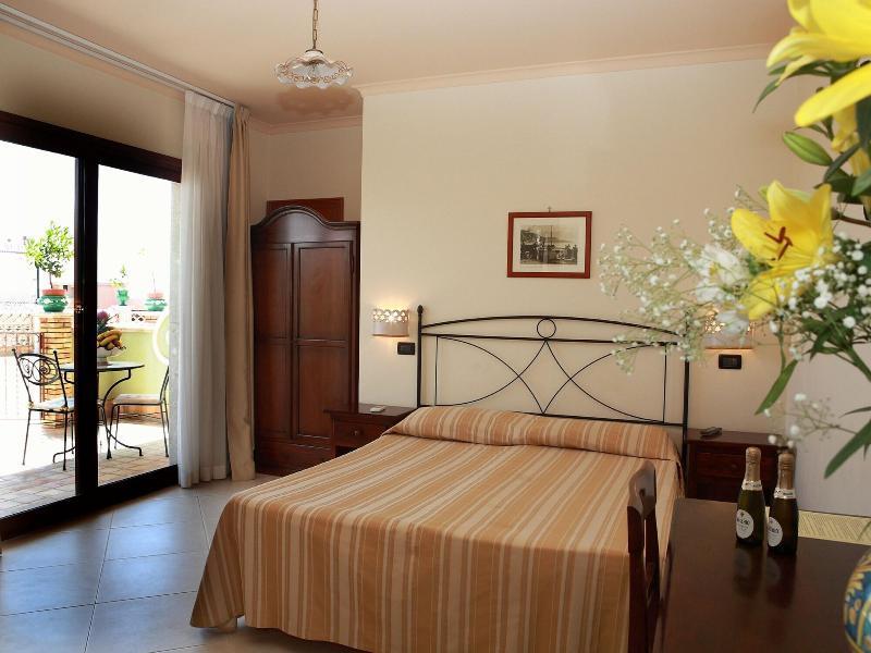 Villa Cristina Giardini Naxos Exterior photo
