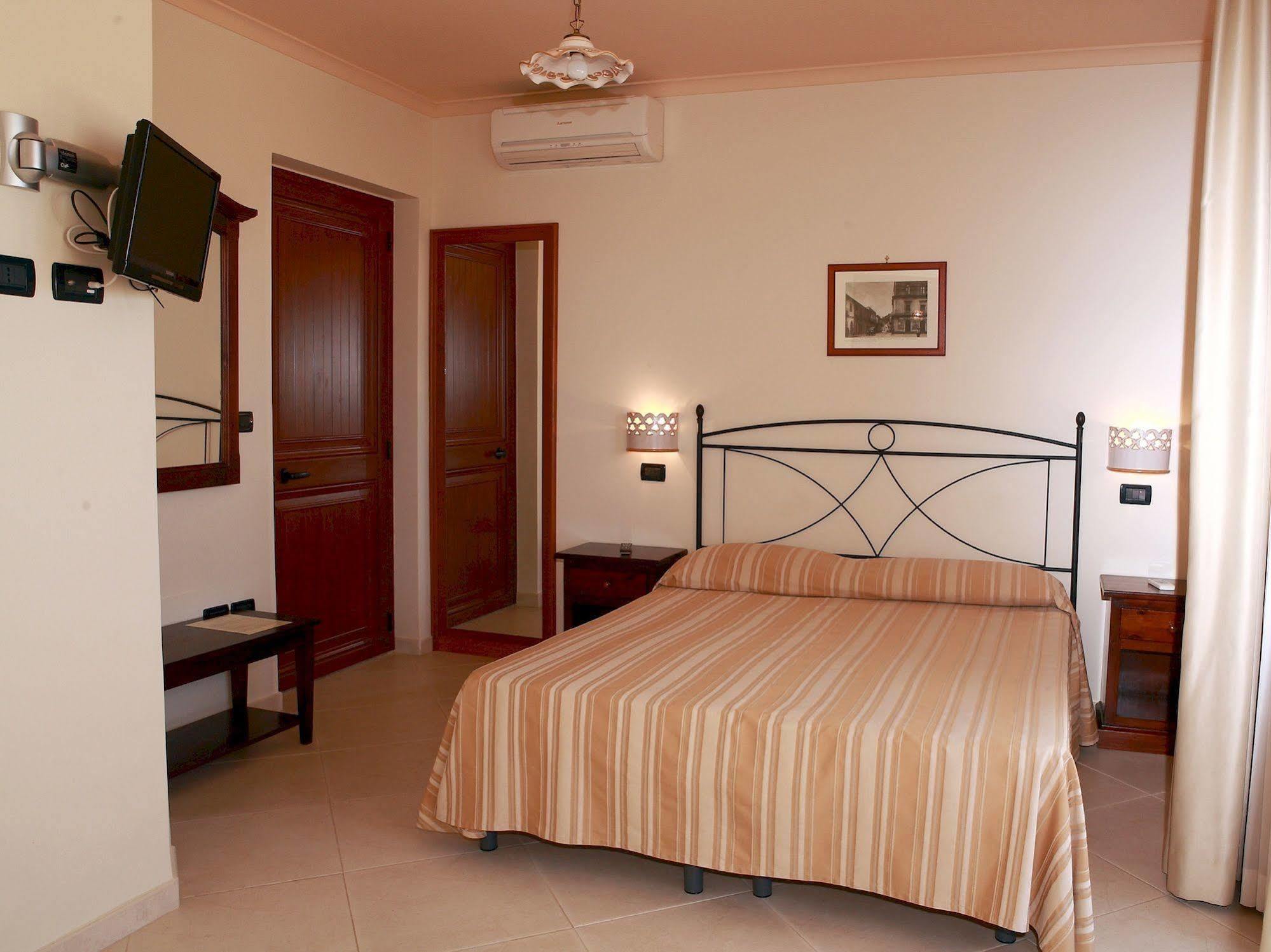 Villa Cristina Giardini Naxos Exterior photo