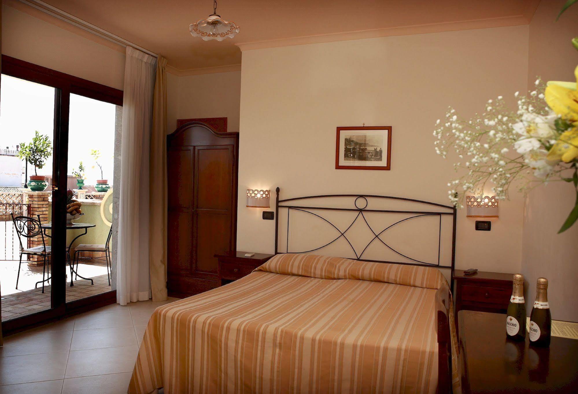 Villa Cristina Giardini Naxos Exterior photo